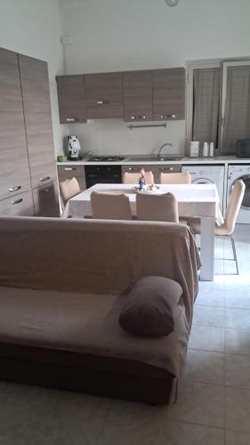 a room with a table and chairs and a kitchen at Giaro's Home in Pompei
