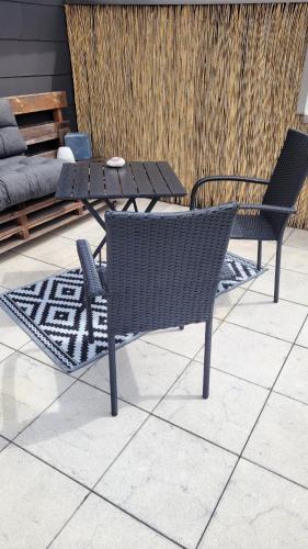 a patio with a table and chairs and a couch at TinyWohnung im Pott in Castrop-Rauxel