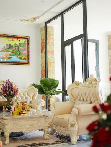 a living room with two chairs and a table at Sea View Hotel Phan Thiet in Bình Sum