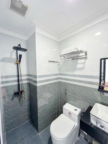 a bathroom with a toilet and a shower and a sink at Sea View Hotel Phan Thiet in Bình Sum