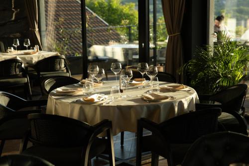 a table with glasses and napkins on it in a restaurant at Pećina Stroga - Bjelica Winery Rooms in Sremski Karlovci