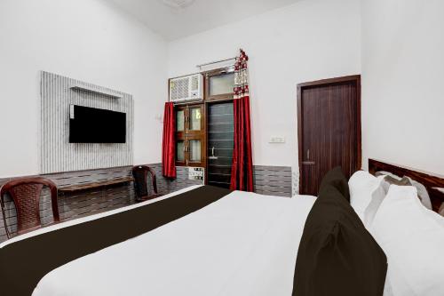 Hotel O Ekant Guest Houseにあるベッド