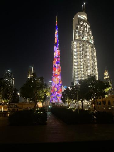Dreamy Apartment,Pool with Burj khalifa View ,5Min Walk to Dubai Mall