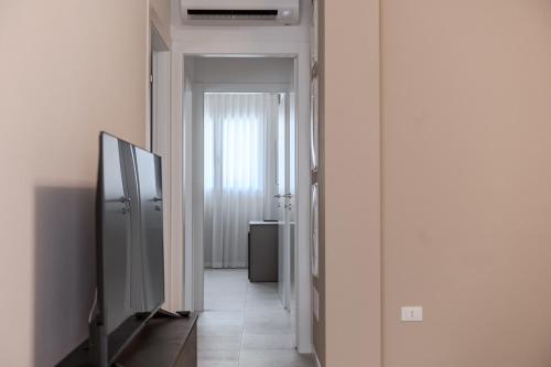 Televisyen dan/atau pusat hiburan di MINA Apartments