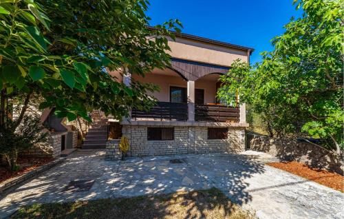 Amazing Home In Starigrad - Paklenica With Wifi