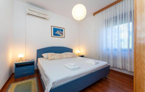 Amazing Home In Starigrad - Paklenica With Wifi