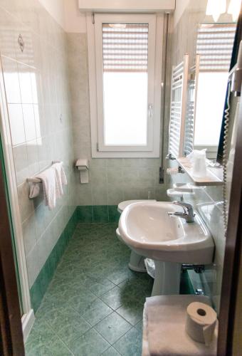 a bathroom with a sink and a shower and a sink at Hotel Europeo in Sottomarina
