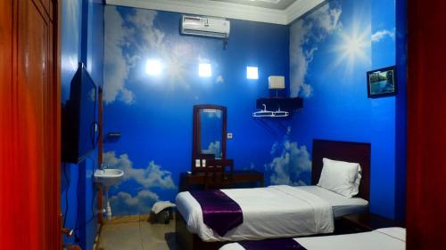 Ένα ή περισσότερα κρεβάτια σε δωμάτιο στο Hotel Manggala Syariah