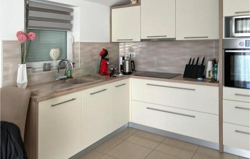 Beautiful Apartment In Pula