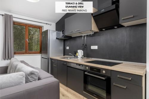 Kuchyň nebo kuchyňský kout v ubytování Danilo's Apartments