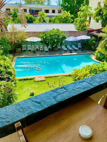 an overhead view of a swimming pool with chairs at TipTop Hotel, Resto and Delishop in Panglao