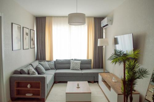a living room with a couch and a table at Luxe Suite AI28 in Esenyurt
