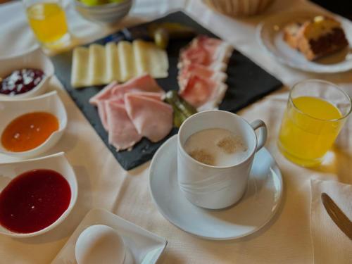 Jídlo v hotelu nebo okolí