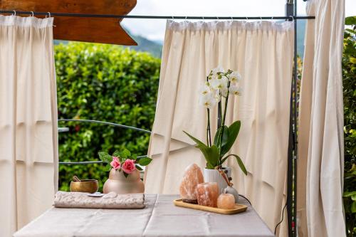 a table with bread and a vase on a window at Villa Vitali - Bellagio in Bellagio