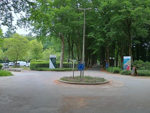 Κήπος έξω από το Studio Eik 105 at the pool in nature domain