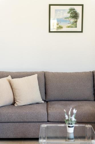 a living room with a couch and a table at Sandoa Residence - Lualaba & Tenke in Minia