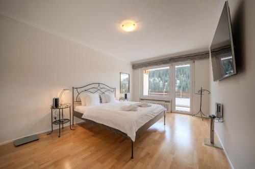 Postel nebo postele na pokoji v ubytování Irmella 39 by Arosa Vacations, mit Pool & Sauna