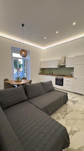 a bedroom with a large bed and a table at Casa del Corso in Parghelia