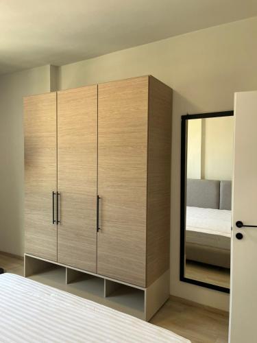 Ένα ή περισσότερα κρεβάτια σε δωμάτιο στο Emera Apartments