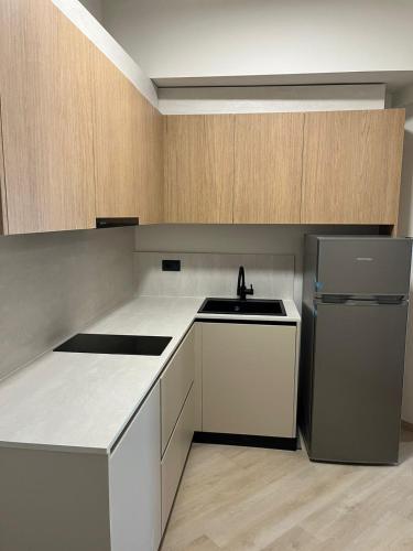 Η κουζίνα ή μικρή κουζίνα στο Emera Apartments