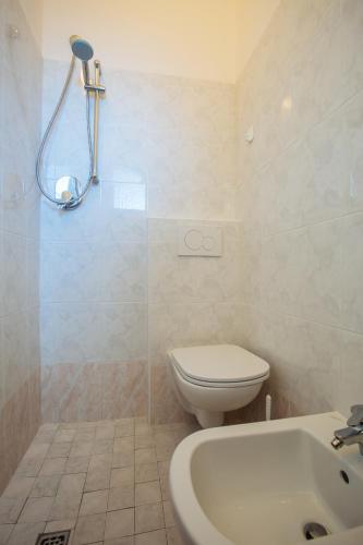 Bagno di Hotel Diamante 5 minuti dalla fiera di rimini CON PARCHEGGIO INCLUSO