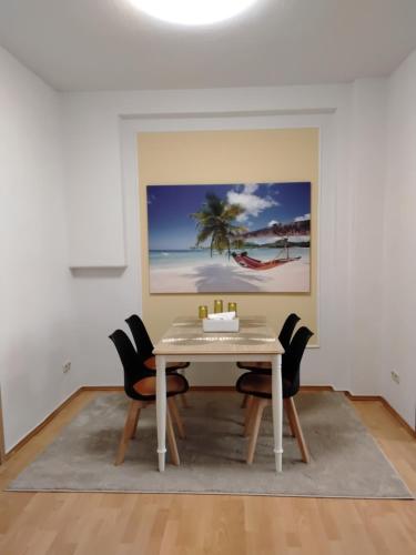 a white dining room with a white table and chairs at Ferienwohnung am Bahnhof Meierstr 43 in Lübeck