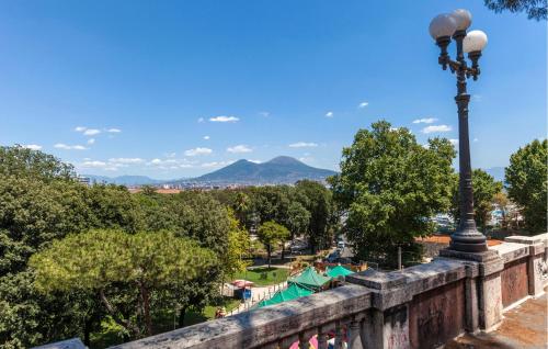 2 Bedroom Cozy Apartment In Napoli