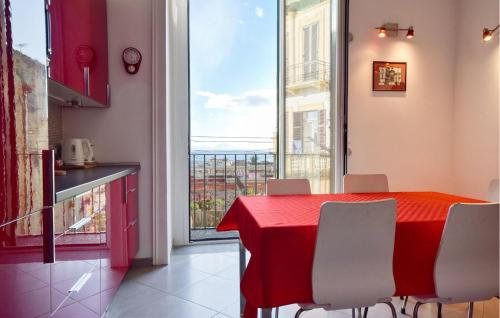 2 Bedroom Cozy Apartment In Napoli