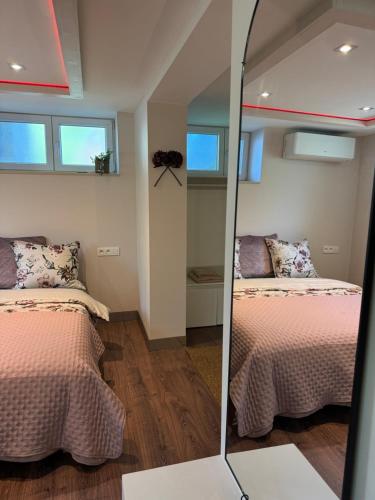Postel nebo postele na pokoji v ubytování Loft Cosy avec billard et à 10 minutes de l'aéroport de Zaventem