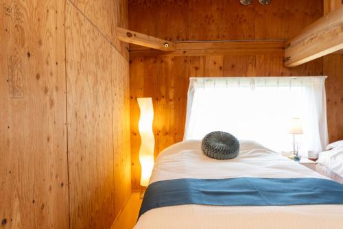 Una cama o camas en una habitación de すはらシーサイドハウス和歌山
