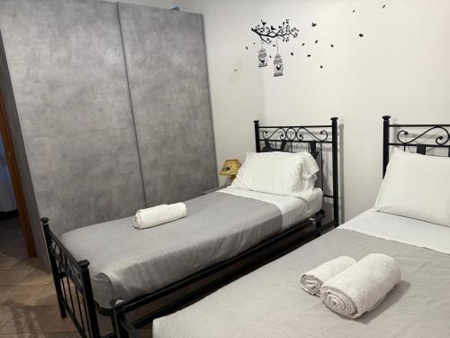 two beds sitting next to each other in a room at Casa Vacanze Barbara in Sant Arcangelo