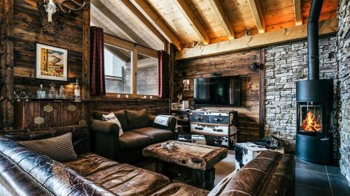 CHALET MOUTON a 4-Bedroom Alpine Chic Escape in Saas-Fee