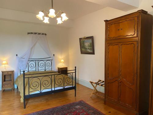 Katil atau katil-katil dalam bilik di Château de Bussolles
