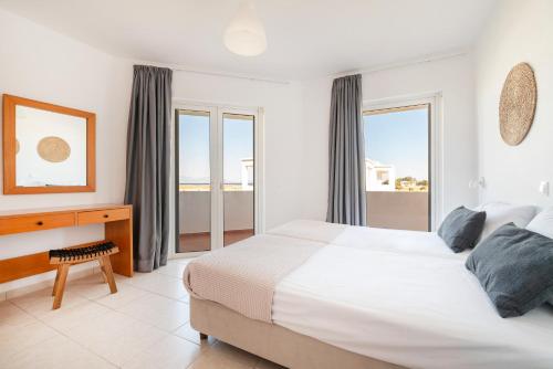Postel nebo postele na pokoji v ubytování Einalia Holiday Homes