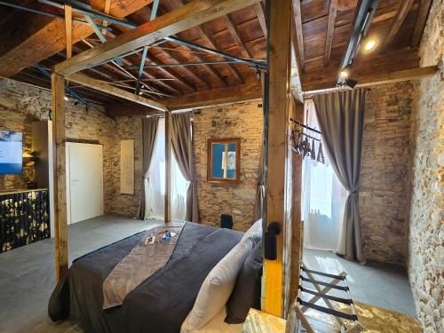 a bedroom with a bed in a brick wall at Le Diecimine - Dimora Linda in Diecimo
