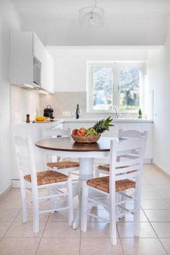 Kuchyň nebo kuchyňský kout v ubytování Einalia Holiday Homes
