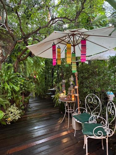 Un jardín fuera de The Twenty Lodge
