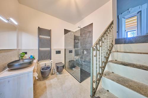 a bathroom with a sink and a shower at Villa Adriana in Lierna