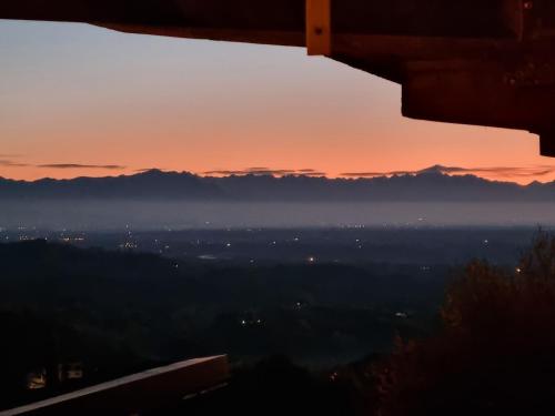 a view of the sunset from the window of an airplane at Linda's house in Monforte dʼAlba