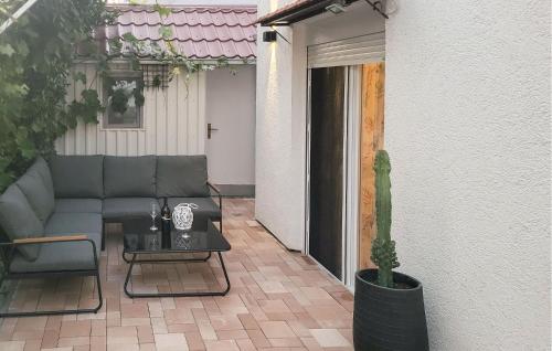 Stunning Apartment In Pakostane