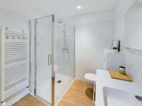 Et badeværelse på -STONE- Maison de Ville a Concarneau