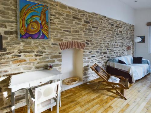 En eller flere senge i et værelse på -STONE- Maison de Ville a Concarneau