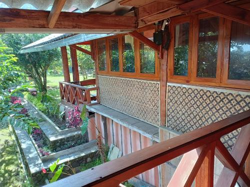 Balkón nebo terasa v ubytování Agrowisata Kopeng Gunungsari