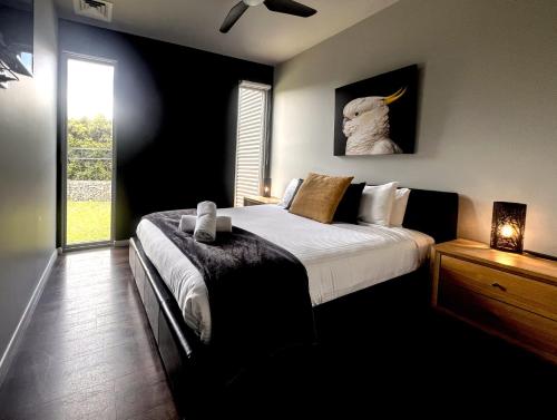 Ein Bett oder Betten in einem Zimmer der Unterkunft Jasmine Escape DONT BOOK CLOSING DOWN
