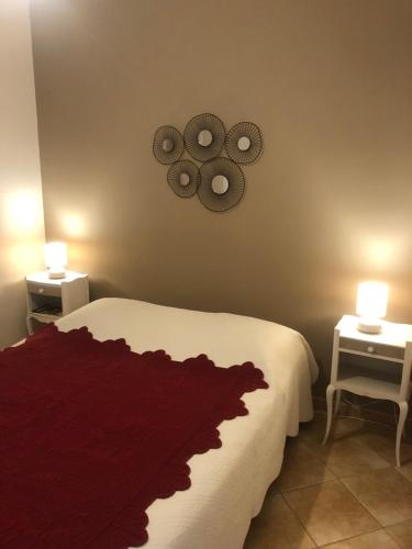 Ein Bett oder Betten in einem Zimmer der Unterkunft le gite du moulin