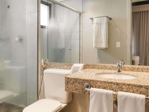 Um banheiro em Mercure Belo Horizonte Lourdes