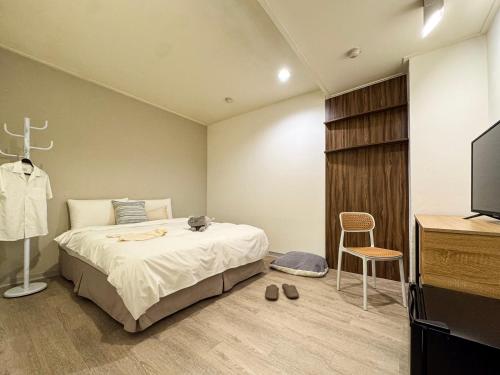 Postel nebo postele na pokoji v ubytování 信然文旅-New 凝萃海安 pet-friendly hotel 寵物事先預訂