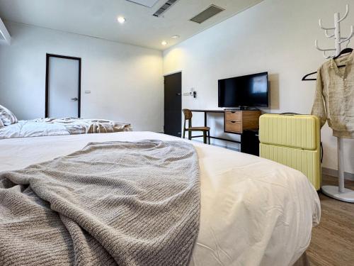 Postel nebo postele na pokoji v ubytování 信然文旅-New 凝萃海安 pet-friendly hotel 寵物事先預訂