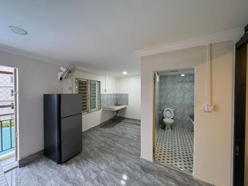 Bilik mandi di T&L Apartment