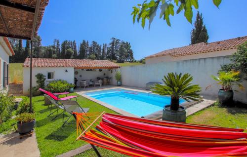 a patio with a hammock and a swimming pool at Villa Contemporaine Provençale in Mormoiron